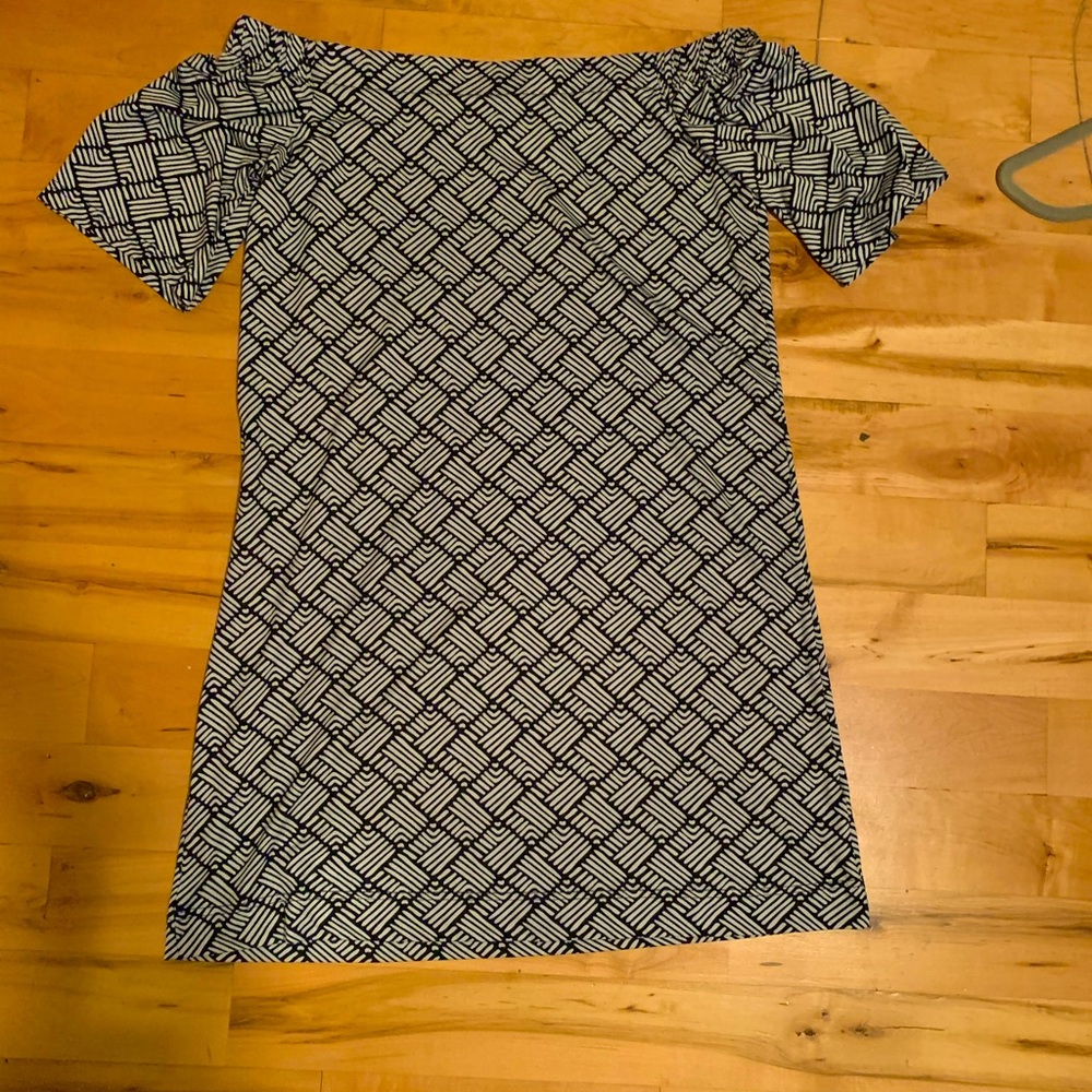 Escapada off the shoulder dress (navy and white)